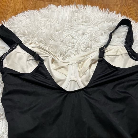 Miraclesuit Must Haves Sanibel One Piece Swimsuit DD Cup in Sub Rosa - Picture 9 of 12